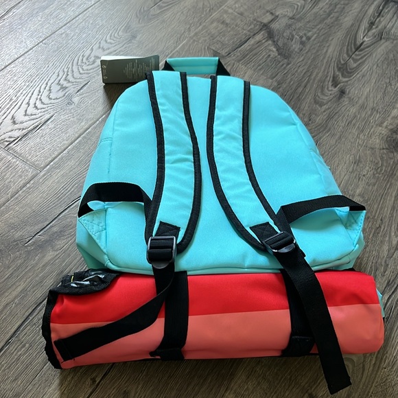 DISNEY picnic 🧺 backpack with picnic mat- BRAND NEW - Picture 5 of 16